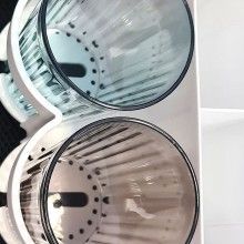 Organizator baie SIKS® cu carlige si dozator pentru pasta de dinti, alb Organizator baie SIKS® cu carlige si dozator pentru pasta de dinti, alb