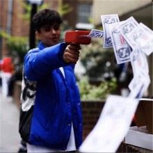 Pistol de bani SIKS Money Gun, pentru petreceri, Bancnote Incluse, rosu