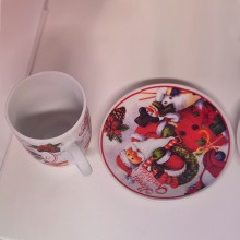 Set Cadou SIKS 6 Cesti si 6 Farfurioare, Model Craciun Merry Christmas, Ceramica, Alb-Rosu Set Cadou SIKS 6 Cesti si 6 Farfurioare, Model Craciun Merry Christmas, Ceramica, Alb-Rosu