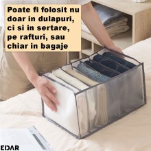 Organizator Imbracaminte EDAR 7 Compartimente 35.5x20cm, Cutie Depozitare Textil Pentru Dulap Sau Geamantan, Gri/Alb Organizator Imbracaminte EDAR 7 Compartimente 35.5x20cm, Cutie Depozitare Textil Pentru Dulap Sau Geamantan, Gri/Alb