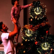 Instalatie De Craciun SIKS Tip Focuri De Artificii Decorative Cu 10 Artificii, 750 Led-uri Interconectabila, 8 Moduri De Ilum... Instalatie De Craciun SIKS Tip Focuri De Artificii Decorative Cu 10 Artificii, 750 Led-uri Interconectabila, 8 Moduri De Ilum...