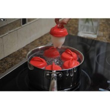 Set 6 Recipiente SIKS Forme Reutilizabile pentru Fiert Oua, Silicon Alimentar Antiaderent, Practic si Usor de Folosit, Alb/Rosu